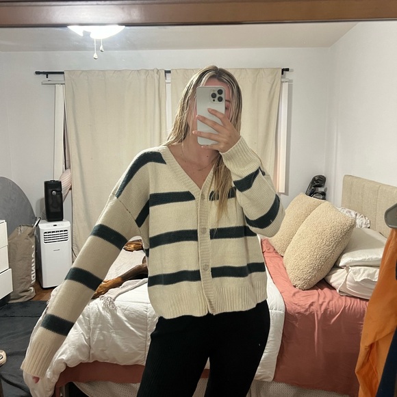 SPLENDID cardigan - Picture 7 of 15